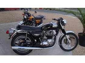 Triumph 750 Bonneville