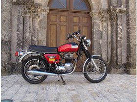 Triumph t 140