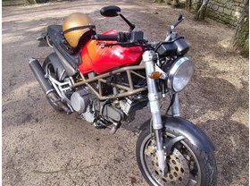 Ducati 750 Mostro